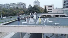ZNAK "JUGOSLAVIJE" SVEDOK EPOHE I USPEŠNOG DIZAJNA Kompanija Millennium Team donirala Muzeju grada Beograda natpis sa ulaza u nekadašnji hotel