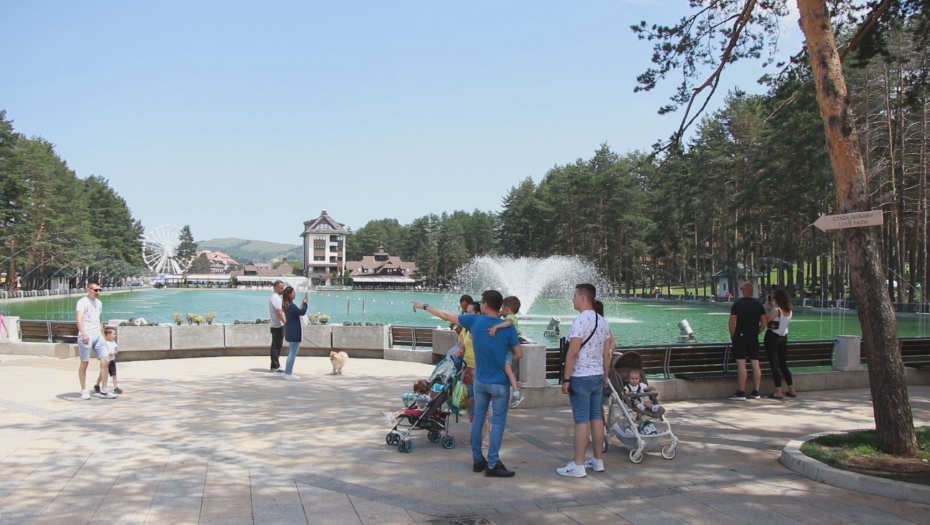 ZLATIBOR ZA PRAZNIKE BIO PUN KAO ŠIBICA! Na hiljade gostiju ponovo biralo srpsku planinu za odmor!
