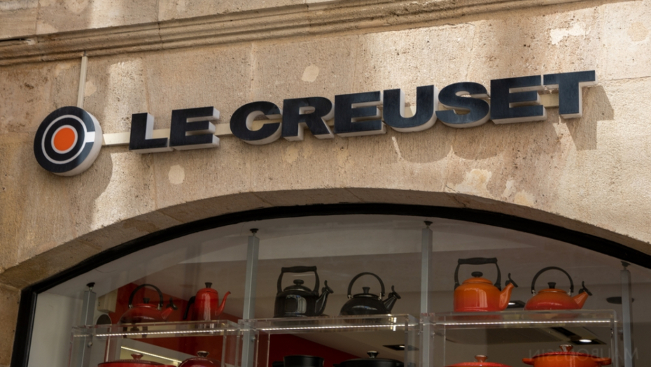 INTERVENISALA I POLICIJA Satima čekali u redu da bi kupili komad kuhinjskog posuđa