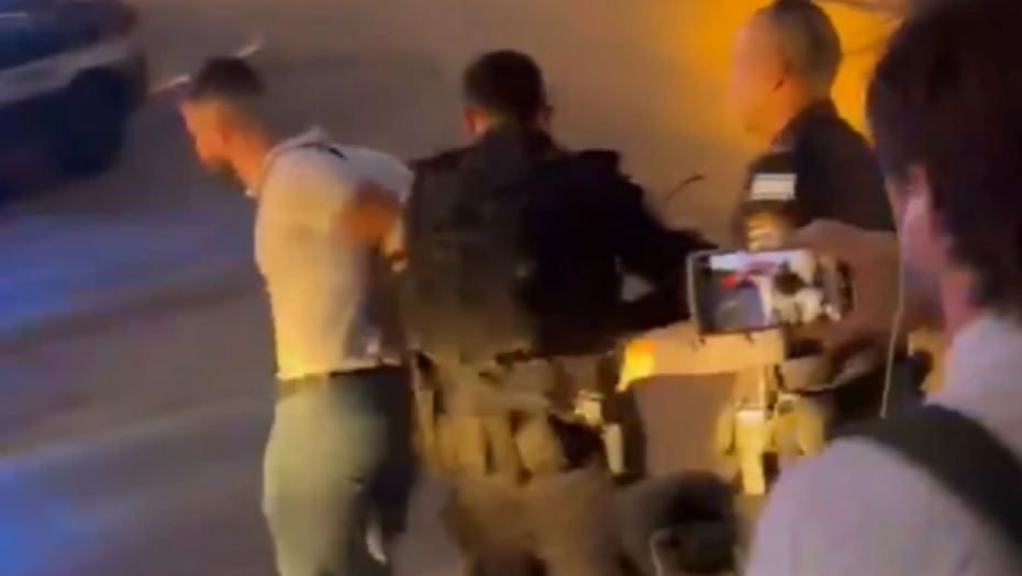 BEZ DOZVOLE OFICIRI UPALI NAORUŽANI U SVETI GRAD! Napravili su ozbiljan diplomatski incident, izraelski ambasador hitno pozvan na razgovor! (VIDEO)