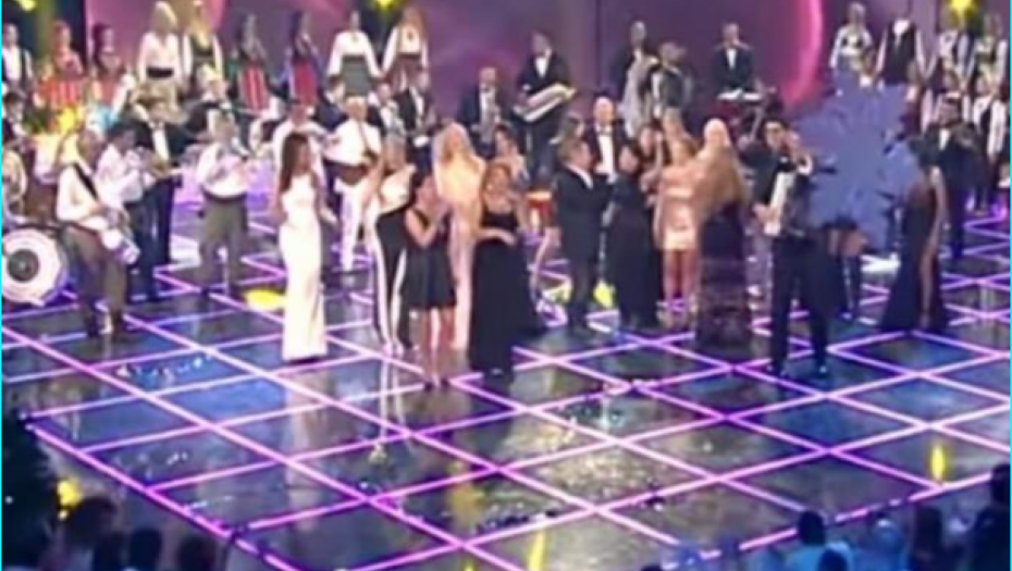 ŽESTOKA TUČA U GRANDU! Pevačice se potukle, sevale pesnice i šamari, sve je snimljeno (VIDEO)