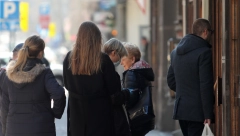 U SRBIJI REDOVI ISPRED APOTEKA Svi se žale na iste simptome, farmaceut dr Cvijetinović objašnjava o čemu se radi