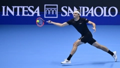 NOVAK MU DAO POKLON, ON SE OBRUKAO Amerikanac slavio posle preokreta i ostao u igri za polufinale