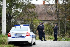 POLICIJA U ŠKOLI KOD VRANJA  Prijavljeno da je u prostoriji škole pronađena čaura od metka