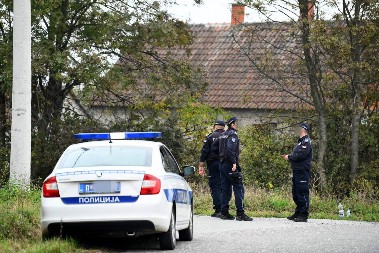 POLICIJA U ŠKOLI KOD VRANJA  Prijavljeno da je u prostoriji škole pronađena čaura od metka