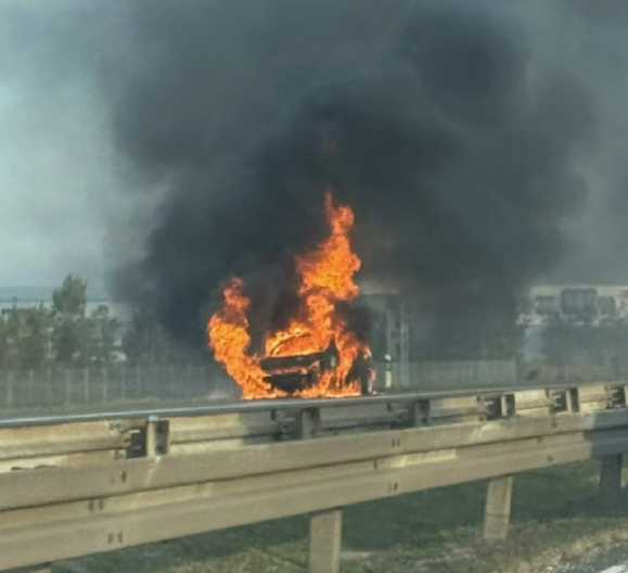 GORI AUTO NA AUTO - PUTU KOD LAPOVA Vatrogasci na terenu (FOTO)