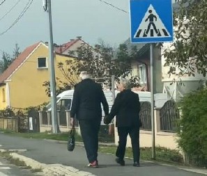 SRCE DA TI PUKNE! SNIMAK KAO DOKAZ PRAVE LJUBAVI! Cela Srbija pohvalila OVOG DEKU - ostali muškarci bi mogli da nauče nešto od GOSPODINA! (VIDEO)