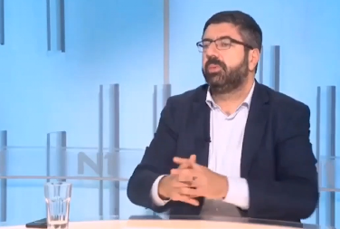 SRAMNO! Lazović žvrlja po zgradi suda (VIDEO)