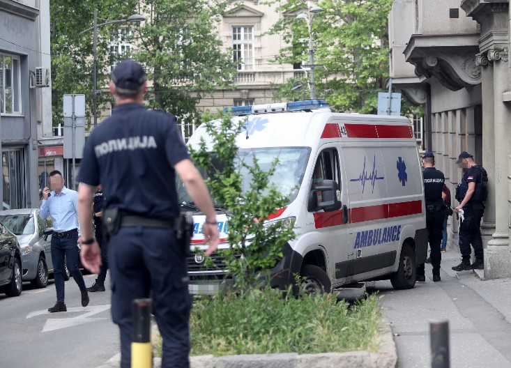 PREMINUO BICIKLISTA KOJI JE JUTROS POVREĐEN U CENTRU VLASOTINCA Lekari pokušali da mu pomognu, ali nesrećnom čoveku nije bilo pomoći