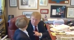 OVO JE JEDINI SNIMAK NA KOM MLADI TRAMP GOVORI! Svi bruje o njegovom engleskom, Melaniji postavio  OVO pitanje! (VIDEO)