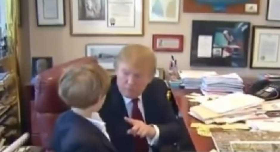 OVO JE JEDINI SNIMAK NA KOM MLADI TRAMP GOVORI! Svi bruje o njegovom engleskom, Melaniji postavio  OVO pitanje! (VIDEO)