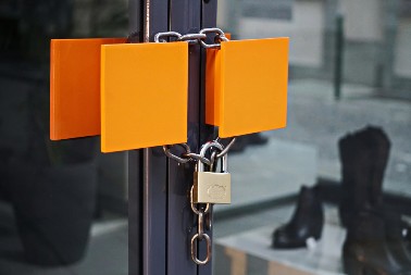 BANKROTIRAO POZNATI LANAC NAMEŠTAJA Mnogi Srbi su kupovali u njemu, kompanija stavila katanac