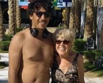 KADA ČUJETE KOLIKO JE DEČKO MLAĐI OD NJE, PREKRSTIĆETE SE Egipćanin ''upecao'' baku od 80 godina, njena porodica u strahu! (VIDEO)