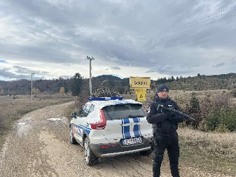 POLICIJA 24 SATA DNEVNO I DALJE ČUVA KUĆU UBIJENIH MADŽAGALJA Nakon što je Alija izvršio ubistvo, dve porodice se iselile iz sela Sokolac