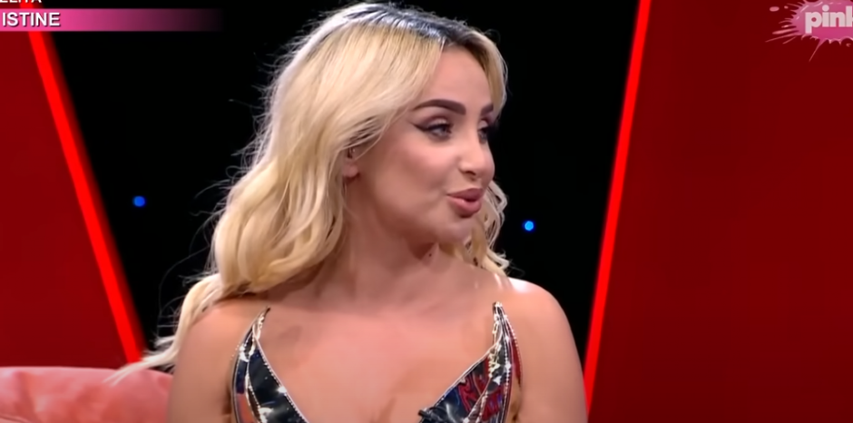 RAT MUZIČKIH ZVEZDA SE NE SMIRUJE Maja Berović brutalno odgovorila koleginicama zbog prozivki, obratila im se u prenosu uživo!