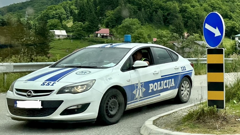 VELIKA AKCIJA POLICIJE U ZETI! Pretresana kuća, zaplenjeno auto!