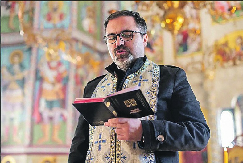 "DOK SU NASTRADALOM NIKOLI (18) ČITALI OPELO, ONI SU SKUPLJALI PARE!" Leskovčanka o POP MAFIJI: "Dete se još nije ni OHLADILO..."