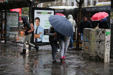 POČELO NEVREME U BEOGRADU Vetar divlja, kiša pljušti, za 3 sata promena od koje BOLI GLAVA
