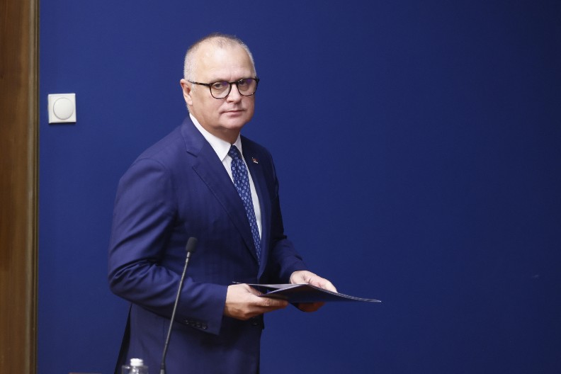 NISAM UHAPŠEN, DOBROVOLJNO SAM SE ODAZVAO POZIVU POLICIJSKIH SLUŽBENIKA Oglasio se Goran Vesić