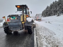 ZAVEJAN MANASTIR VUJAN, NE MOŽE MU SE PRIĆI Putari sa teškom mehanizacijom satima su na terenu!