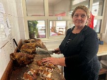 PRASETINA 2.000, A JAGNJETINA 2.700 DINARA PO KILOGRAMU Čačanski pečenjari u sezoni slava imaju pune ruke posla