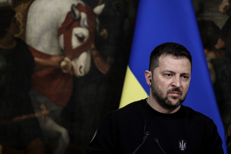 JOŠ JEDNA U NIZU NJEGOVIH MORBIDNIH FANTAZIJA! Zelenski kipti od besa, Zaharova nikad oštrija!