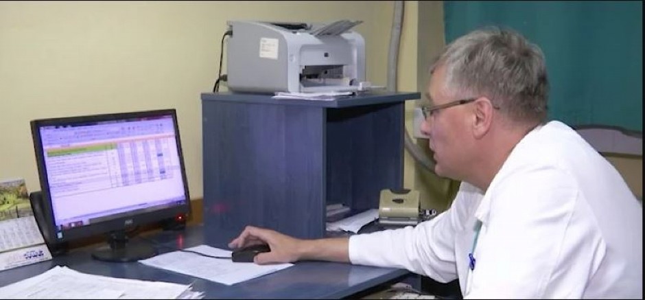 LEKAR REKORDER PREPOLOVIO LISTE ČEKANJA Za mesec i po dana loznički oftalmolog uradio oko 240 operacija katarakte