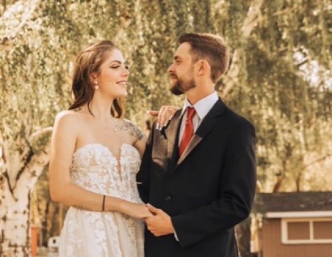 MLADA JE NA VENČANE FOTOGRAFIJE POTROŠILA BRDO PARA Kada je videla kakvu grešku je napravila, poludela od besa! (VIDEO)