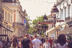"NEMAM NIŠTA, NI KROV NAD GLAVOM NI UŠTEĐEVINU, OSEĆAM SE KAO GREŠKA" Potresna ispovest Beograđanke (30) koja je odrasla u siromaštvu