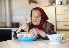 ''SVE SAM DALA ZA ĆERKU, A ONA GLEDA KAKO ME ZET PONIŽAVA'' Potresna ispovest bake koja trpi uvrede i ignorisanje od strane najbližih!