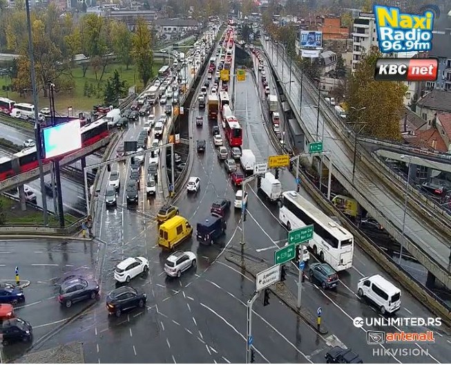 KOLAPS NA AUTOKOMANDI Dugačke kolone u smeru ka gradu i auto-putu, ovo je mogući razlog