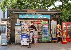 "DA LI VAS JE SRAMOTA AKO PLATITE RAČUN SITNIM NOVCEM?" Devojka iz Srbije doživela neprijatno iskustvo i izazvala buru na internetu