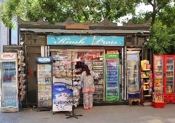 "DA LI VAS JE SRAMOTA AKO PLATITE RAČUN SITNIM NOVCEM?" Devojka iz Srbije doživela neprijatno iskustvo i izazvala buru na internetu