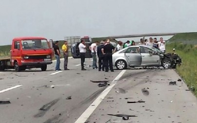 NAŠ PEVAČ IMAO JEZIVI UDES! Automobil potpuno smrskan, on jedva preživeo!