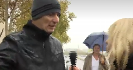 DETE MI JE BOLESNO U VRTIĆU, NE DAJU MI DA PROĐEM! Očajnom ocu divljaci blokirala put (VIDEO)