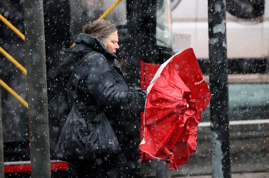 POČEO SNEG U BEOGRADU Temperatura pada na 0 i evo gde će najviše napadati snega