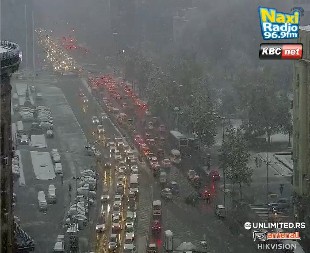 POTPUNI KOLAPS U BEOGRADU ZBOG SNEGA Kilometarske gužve u Takovskoj, vozila mile po Gazeli