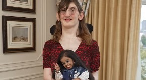 SUSRET KOJI JE ŠOKIRAO SVET Najviša i najniža žena se srele u Londonu – jedan problem ih povezuje, a VIDEO ostavlja bez daha!