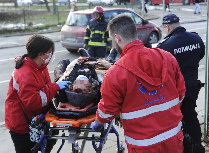 JEDAN POGINUO TROJE POVREĐENO Težak sudar na putu Zrenjanin - Beograd