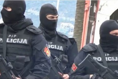MOMCI IZ SRBIJE UHAPŠENI U CRNOJ GORI Oni su pali u Nikšiću zbog sumnje da su planirali ubistvo