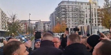 KOGA BRE ZA****TE VIŠE, KO VAS PLAĆA?! Narod besan na Lutovca i 10-ak pristalica koji blokiraju BG na vodi (VIDEO)