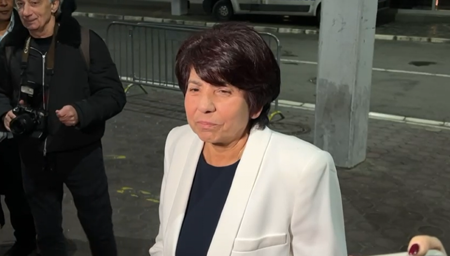 MAJKA TANJE SAVIĆ ODUŠEVLJENA! Cela porodica i komšiluk stigli na koncert, evo šta kaže za ćerkinog dečka (VIDEO)