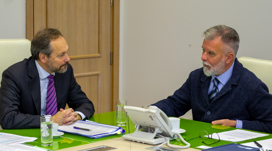 MINISTAR RISTIĆ I AMBASADOR EMANUELE ŽIOFRE O RAZVOJU OBLASTI JAVNOG INFORMISANJA I TELEKOMUNIKACIJA Sagovornici su pozitivno ocenili dosadašnju saradnju