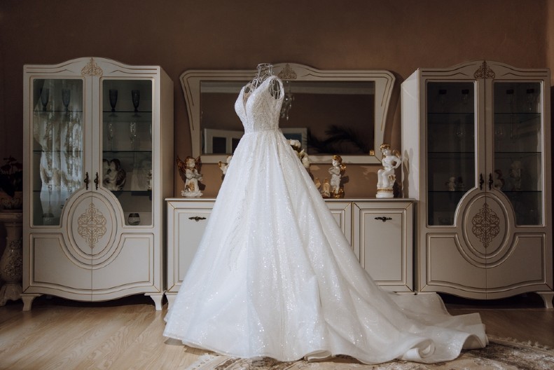 POLICIJA DOBILA NEVEROVATAN ZADATAK Zaboravna mlada izgubila rođenu venčanicu, evo gde je pronađena!