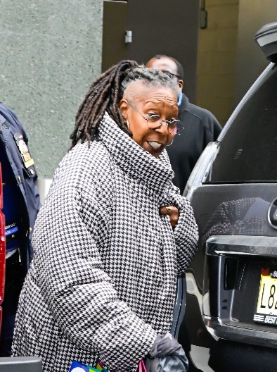 IMA MILIONE NA RAČUNU, A PLAŠI SE KAKO ĆE PREŽIVETI SA PENZIJOM  Čuvena glumica navukla veliki gnev javnosti na sebe