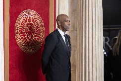 ČUDE SE KOLIKO JE PRIZEMAN UPRKOS MILIONIMA  Ovaj glumac važi za najskromnijeg čoveka u Holivudu, a može bukvalno da para oblacima