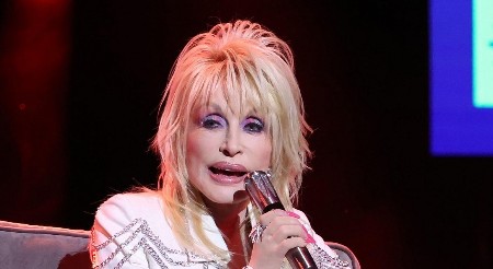 DOLI PARTON NEUTEŠNA, IZGUBILA ROĐENOG BRATA ,,Konačno je dobio svoja anđeoska krila"