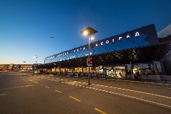 BEOGRADSKIN AERODROM PRVI U SVETU Koristi solarne punjače i punjenje automobila je besplatno