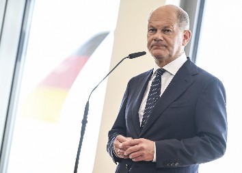 ŠOLC NIJE ZNAO ŠTA DA ODGOVORI NOVINARU O PUTINU "Moraćemo to da saznamo"