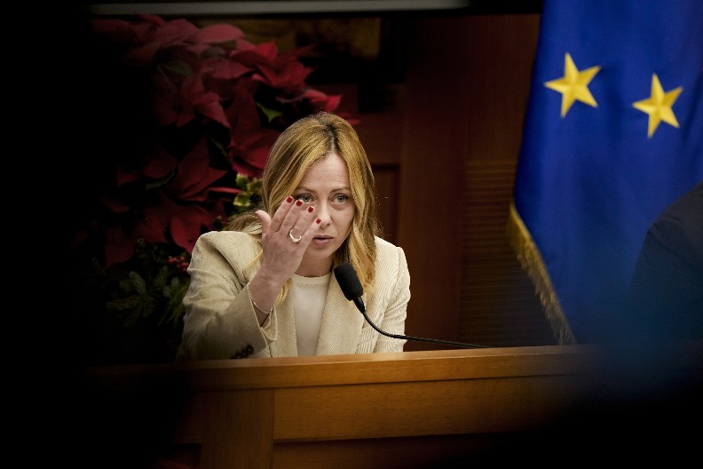 MASOVNI PROTESTI U ITALIJI! Demonstranti se okomili na Melonijevu, optužuju je za podržavanje genocida!